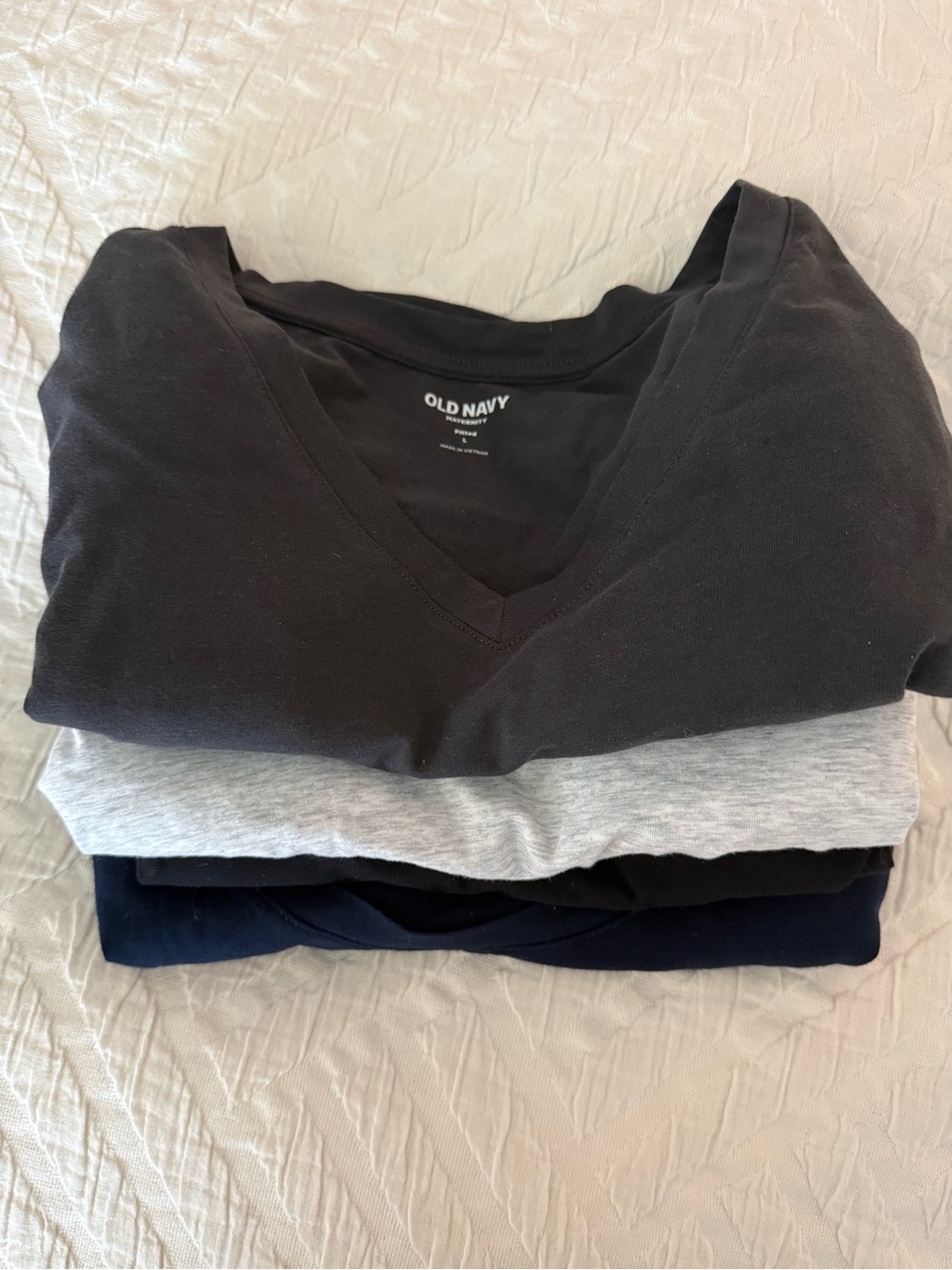 Old Navy Maternity Tee Bundle- EUC- 4 soft basic t-shirts